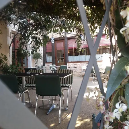 מלון Logis Le Centre Poitou