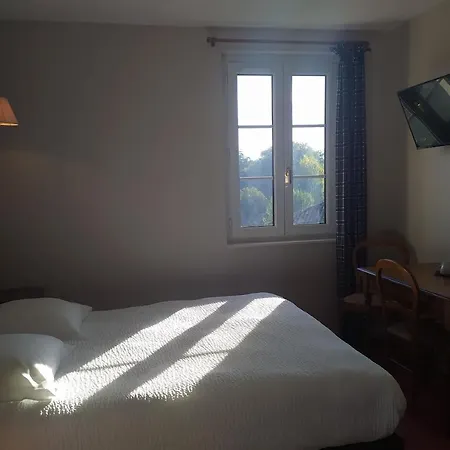 מלון Logis Le Centre Poitou