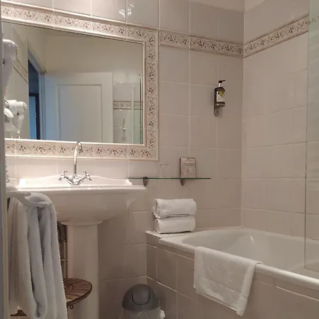 מלון Logis Le Centre Poitou Coulombiers (Vienne)