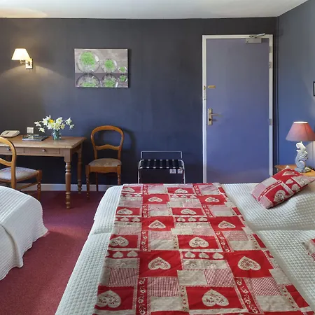 Logis Le Centre Poitou Hotel 3*