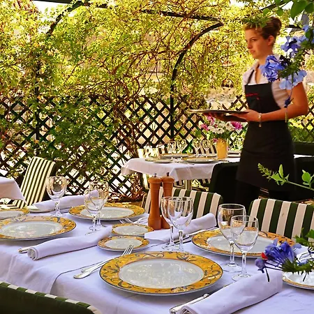 Logis Le Centre Poitou Hotel Coulombiers (Vienne)