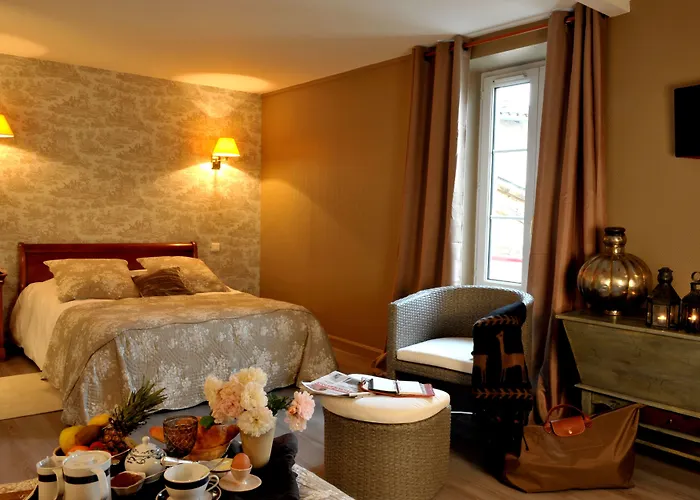 Logis Le Centre Poitou Hotel