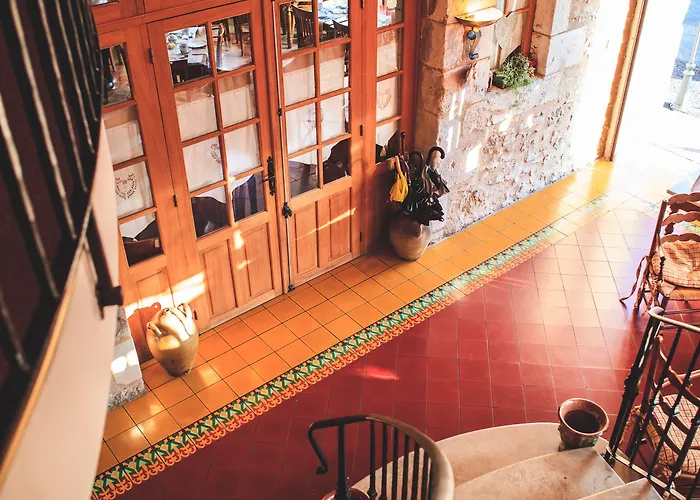 Logis Le Centre Poitou Hotel